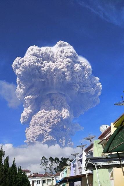 Vulkanausbruch Rokatenda / Indonesien